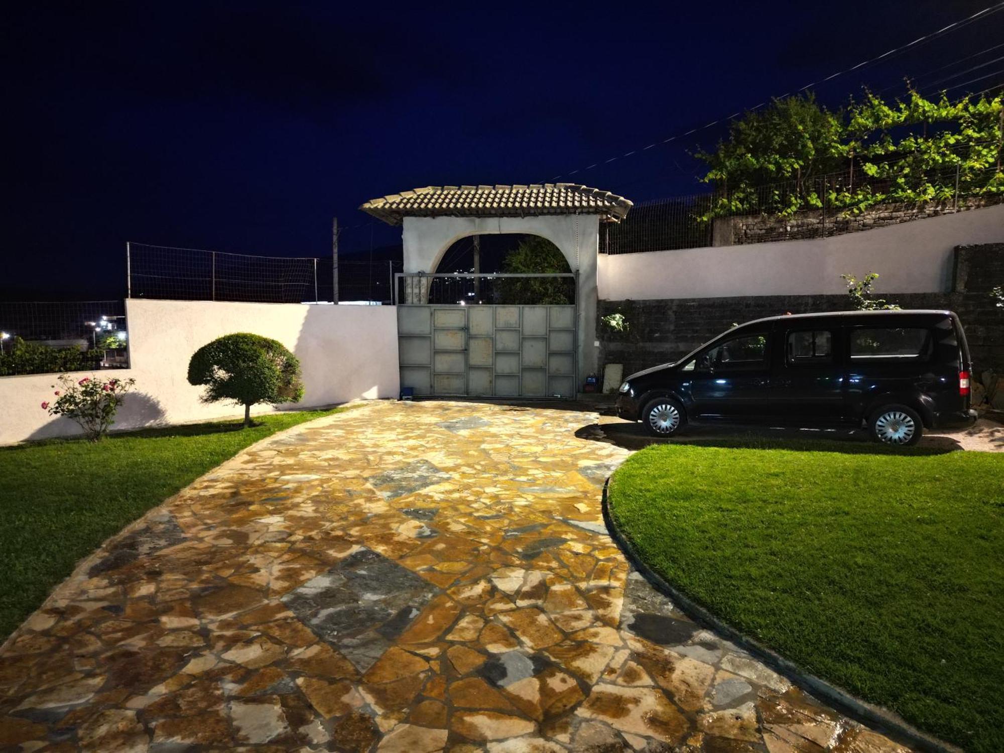 Shena Guest House Гирокастра Экстерьер фото