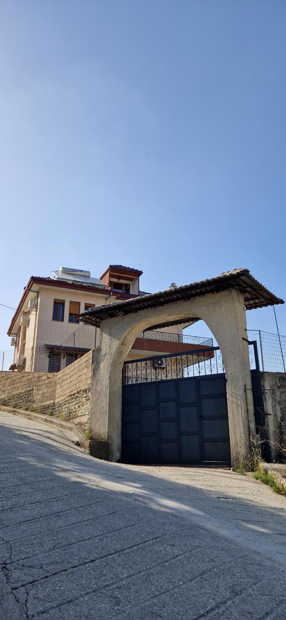 Shena Guest House Гирокастра Экстерьер фото